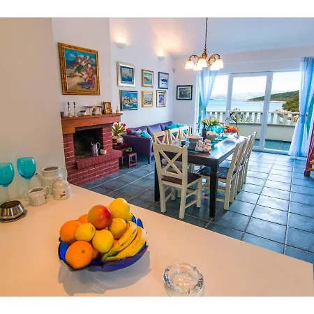 Inviting 7-Bed Villa In Maslinica Maslinica
