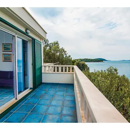 Villa Inviting 7-Bed Villa In Maslinica Maslinica