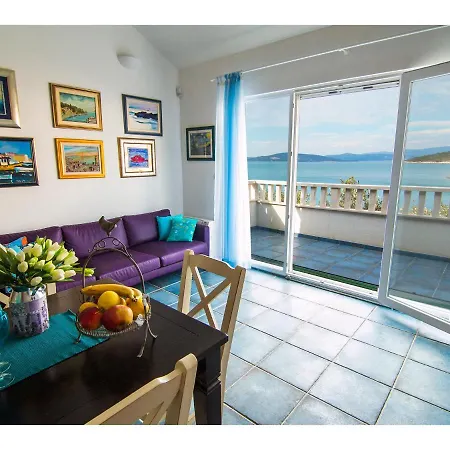Villa Inviting 7-Bed Villa In Maslinica Maslinica